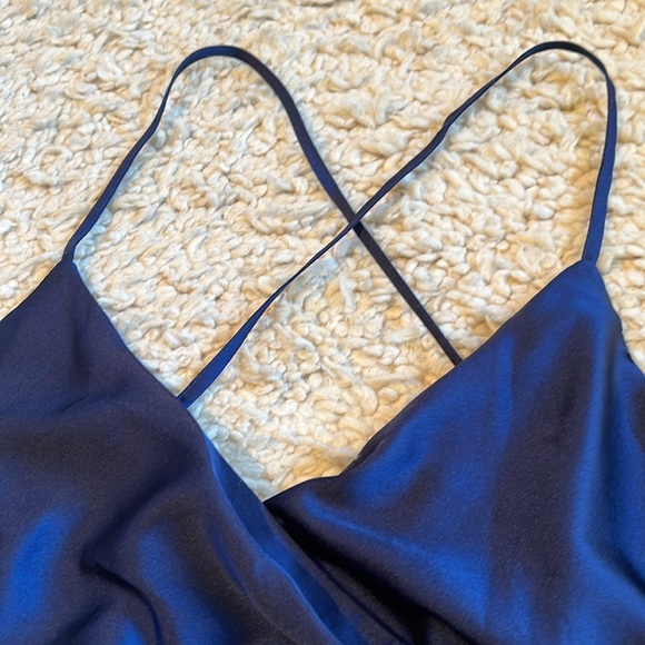 NWT Fashion Nova 'Luxury Views' navy blue tie front criss-cross crop top - Picture 6 of 9